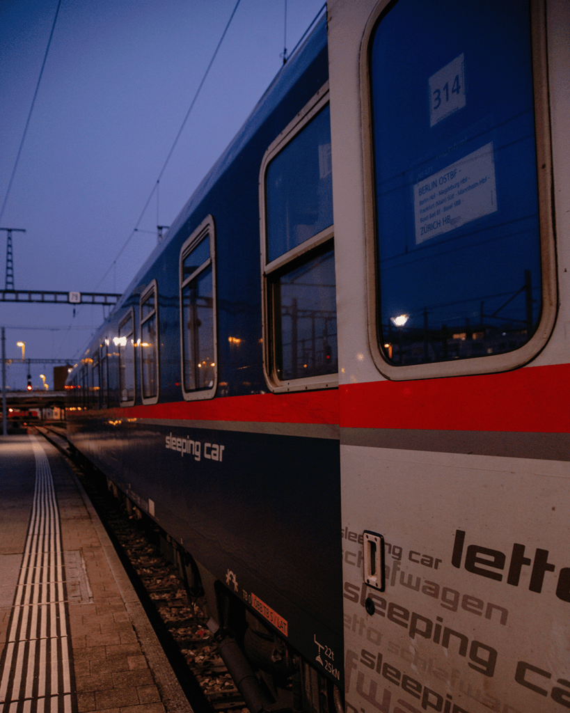 Der Nachtzug im Bahnhof