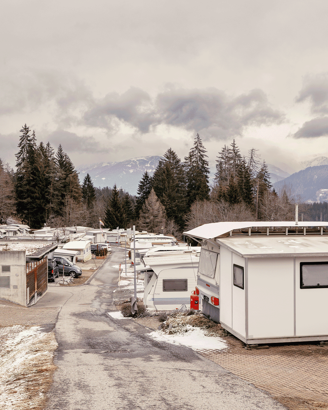 Der Campingplatz in Flims mit dem Blick auf die Schweizer Alpen